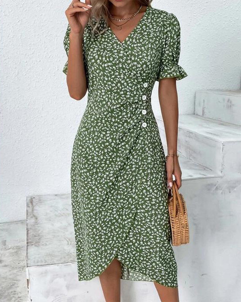 Robe à imprimé floral avec manches courtes et bouton