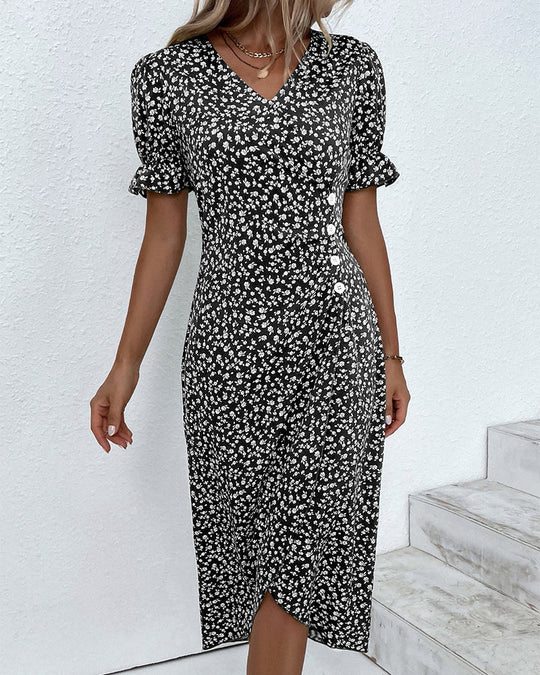 Robe à imprimé floral avec manches courtes et bouton