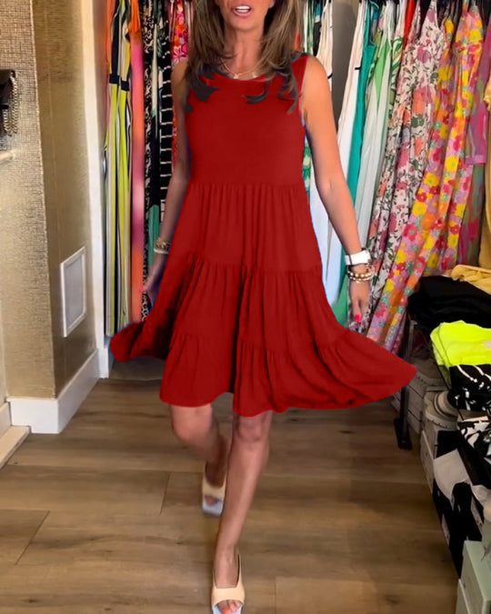 Robe à coupe plissée et sans manches