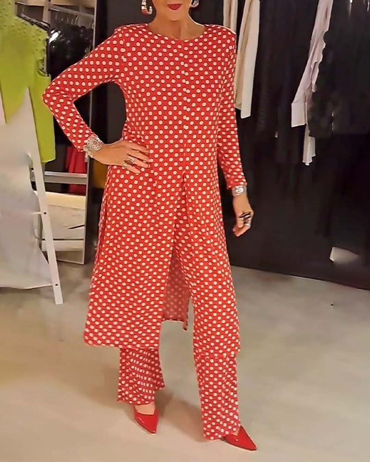 Costume élégant fendu à pois