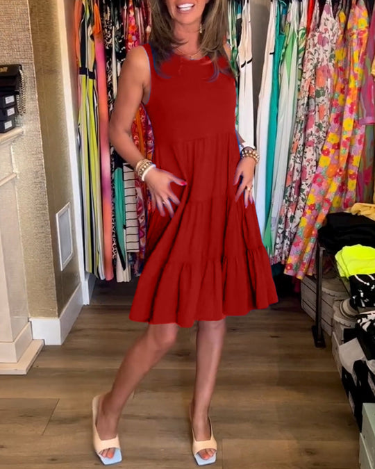 Robe à coupe plissée et sans manches