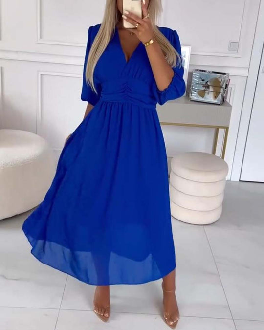 Robe à col en V de couleur unie à la taille