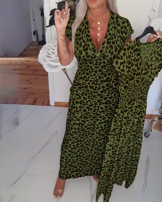 Robe élégante à imprimé léopard et col en V