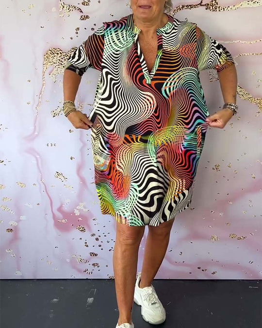 Robe à poches imprimée colorée avec col en V et demi-manches