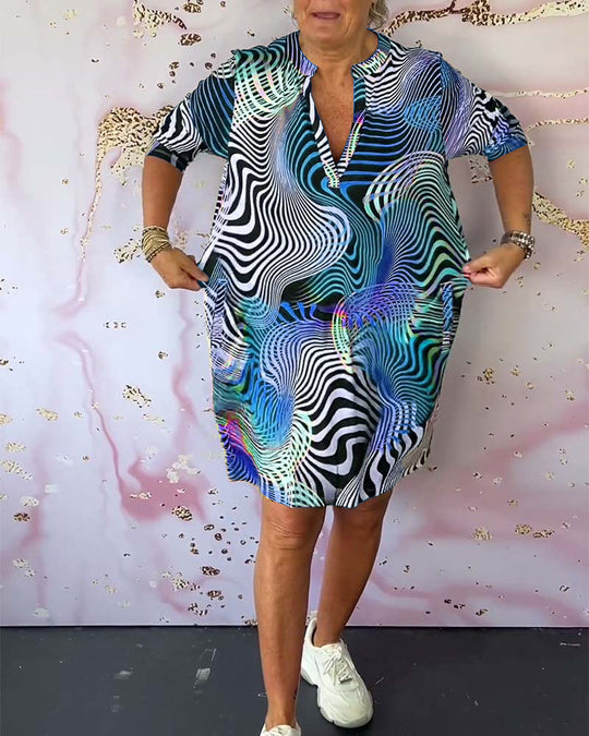Robe à poches imprimée colorée avec col en V et demi-manches
