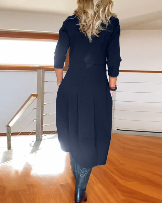 Robe élégante de couleur unie avec poche et col rond