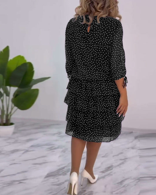 Robe élégante superposée à imprimé pois