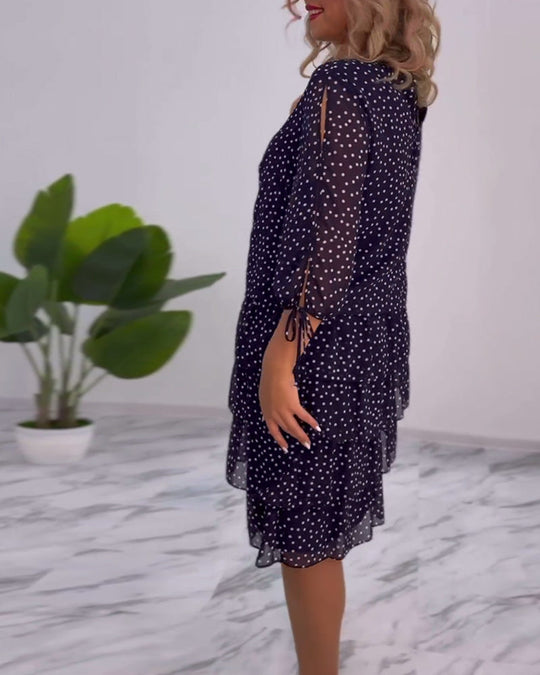 Robe élégante superposée à imprimé pois