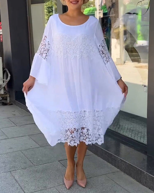 Robe en dentelle à col rond