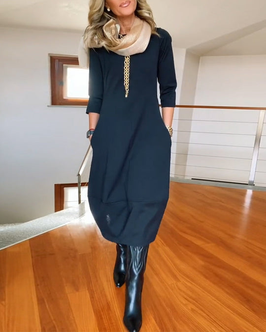 Robe élégante de couleur unie avec poche et col rond