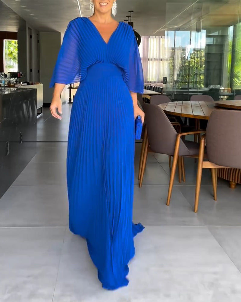 Robe à plis et taille cintrée