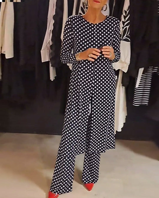 Costume élégant fendu à pois